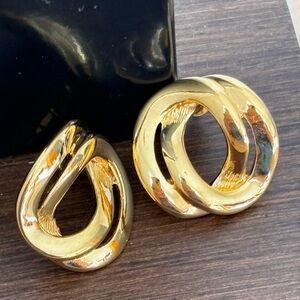 Shiny winding pierced earrings/ gold tone/ measure 7/8 in length